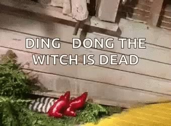 The sorcerer of oz ding dong the witch is destroyed